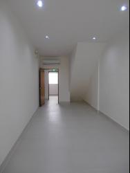  (D20), HDB Shop House #690012